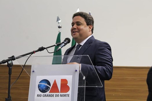 “Desafio da OAB é fortalecer a advocacia e o estado democrático”, diz Santa Cruz em posse no RN