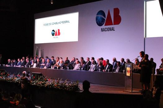Posse solene: Discursos de autoridades convidadas pedem respeito à advocacia e ao Judiciário