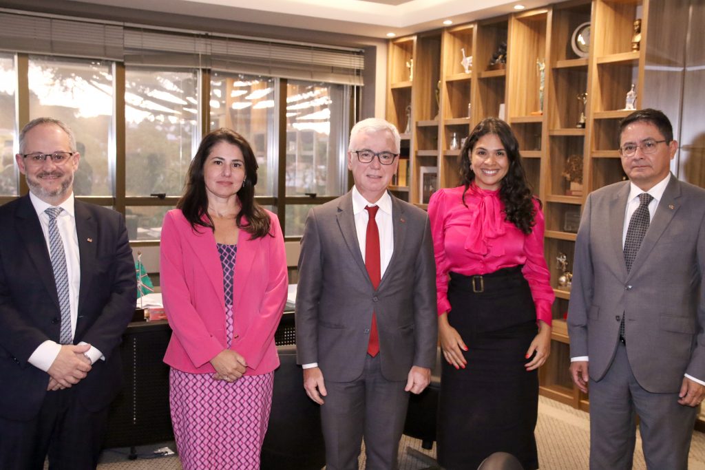 Levantamento de alvarás pauta reunião entre a diretoria da OAB-PR e a gerência jurídica do Banco do Brasil
