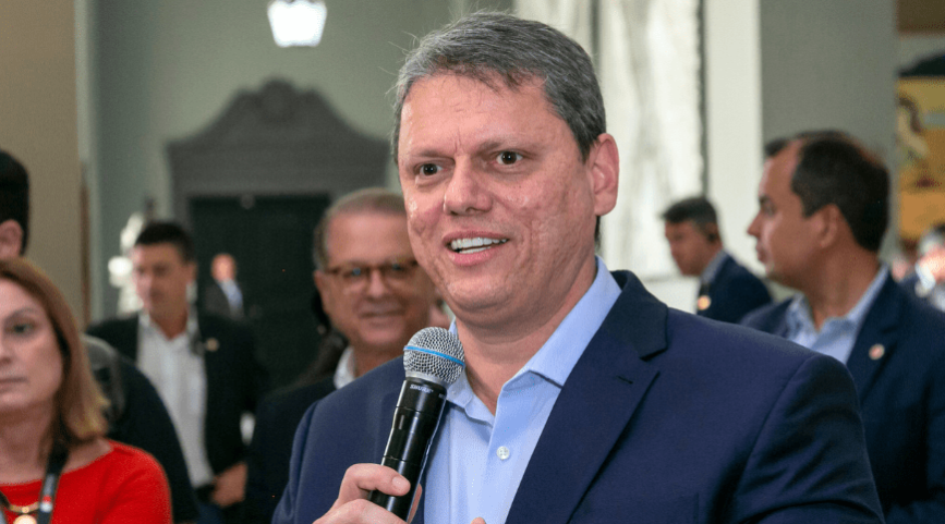 Tarcísio sanciona lei que altera valores das taxas judiciais em SP