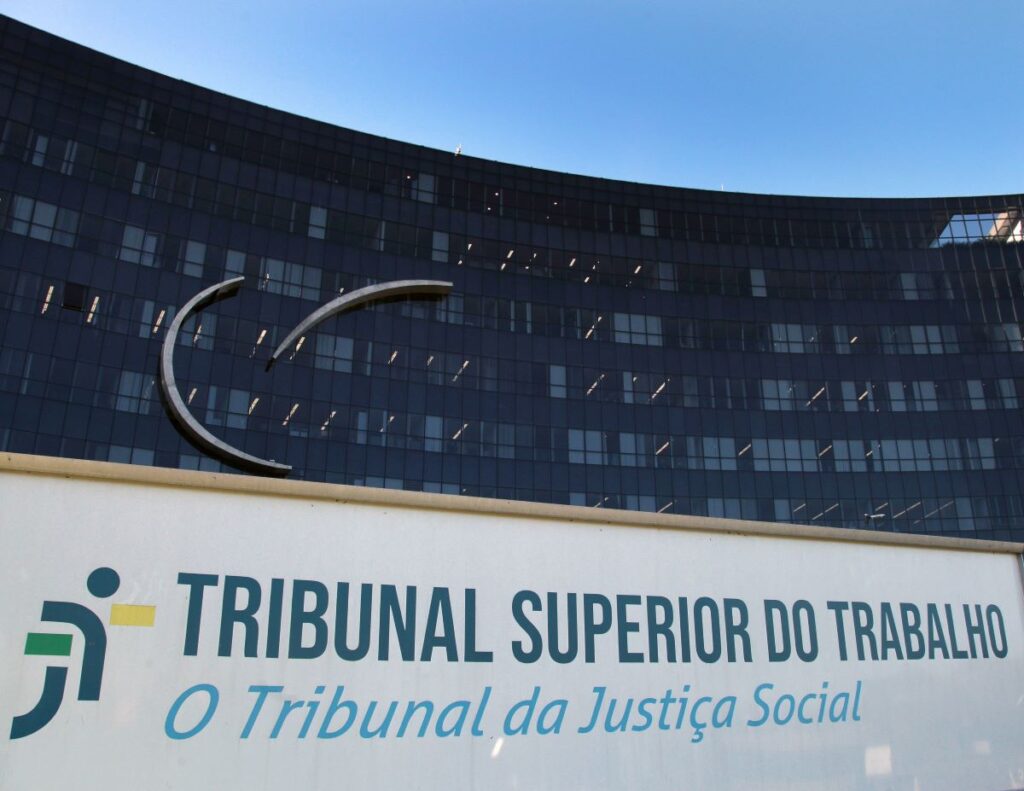TST define 21 novas teses vinculantes