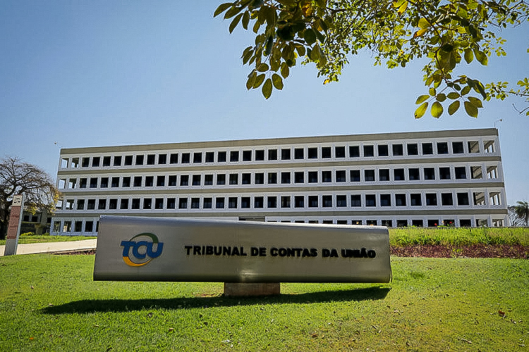 Previ recebe auditores do TCU